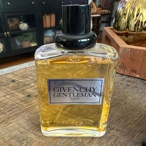 Givenchy Gentleman Eau de Toilette - Bold and Aromatic